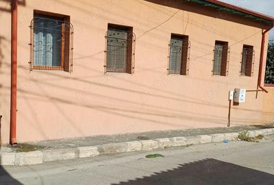 Casă cu 3 camere cu Teren 230 Mp în Central - 2