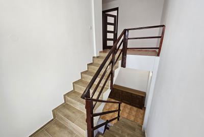 Casă cu 4 camere cu Teren 400 Mp în Central - 1