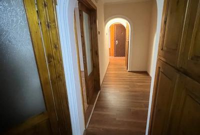 Vand apartament 3 camere