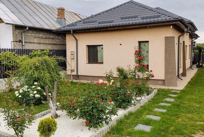 Casă cu 4 camere în Exterior Vest - 1