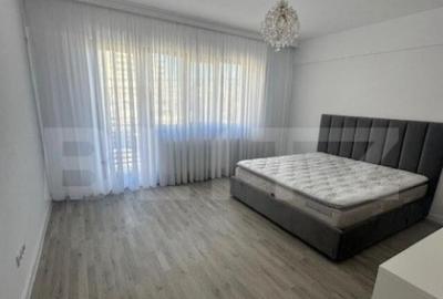 Apartament cu 4 camere semidecomandat în Bucureștii Noi