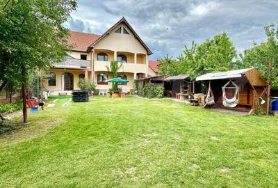 Casă cu 5 camere cu Teren 700 Mp în Micești