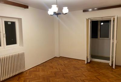Universitate Batiste Nemobilat Renovat Recent Firma Locuit