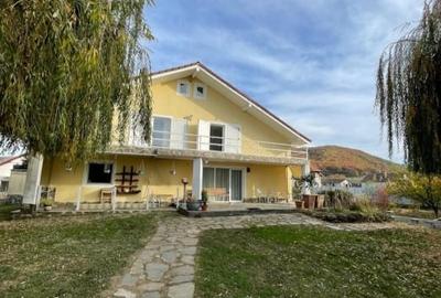 Vila de vânzare în Petresti - 2