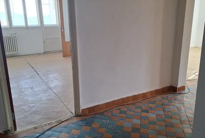 Apartament cu 3 camere decomandat în Progresul - 3