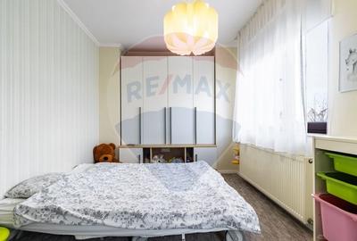 Casă cu 9 camere cu Teren 650 Mp în Tractorul - 26