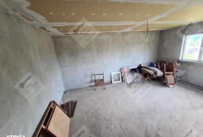 Casă cu 4 camere decomandat în Garoafa - 12