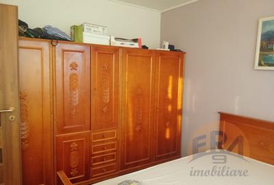 Apartament 4 camere,Bloc reabilitat ,Decebal, Str. Splaiul Crisanei - 3
