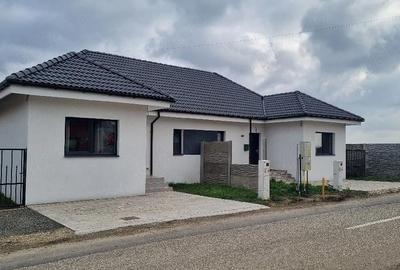 Casă cu Teren 275 Mp în Giarmata