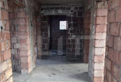 Casa de vanzare la ro?u, Ca?eiu 250 mp utili ?i te - 12