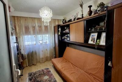 Apartament cu 3 camere decomandat, mobilat în Faleza Nord