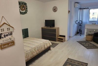 Garsonieră decomandată în Tei