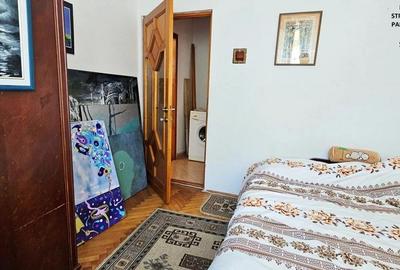 Apartament cu 3 camere semidecomandat în Central - 1