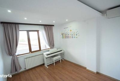 Spațiu comercial, de 400 mp, în Central - 4