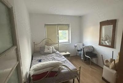 Apartament cu 3 camere semidecomandat în Soarelui