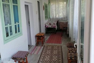 Casă cu 3 camere cu Teren 1558 Mp în Jurilovca - 1