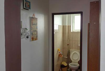 Apartament cu 3 camere decomandat în Exterior Vest