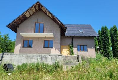 Casă cu 4 camere în Podiș - 1