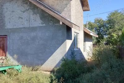 Casa de vanzare cu mansarda la gri - 2