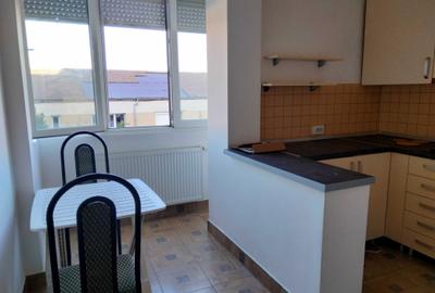 Garsonieră decomandată în Rogerius