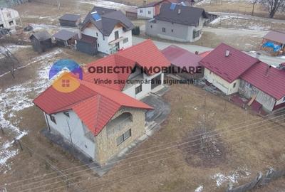 Casă individuală cu 4 camere cu Garaj în Borca - 1