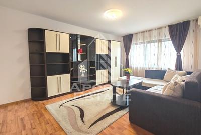 Apartament cu 3 camere semidecomandat în Aradului