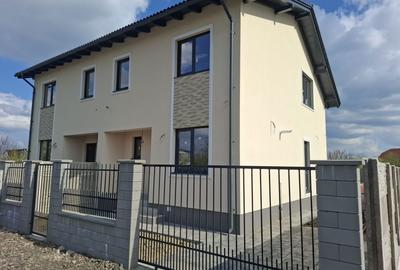 Casă cu 4 camere în Moșnița Veche - 7