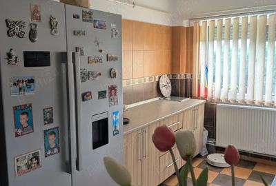 VIND APARTAMENT CU 3 CAM. situat la etajul 4 4 in zona Parcului Ora?elul Copiilor din Slobozia, jud. - 3