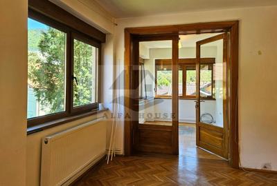 Casă individuală cu 6 camere cu Canalizare în Central - 11