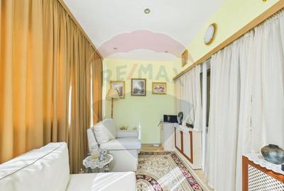 Casa / Vila cu 10 camere de vanzare in zona Central - 1