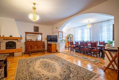 Vila de Vis din Busteni | Priveliste Unica spre Muntii Bucegi! - 6