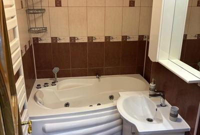 Apartament cu 2 camere decomandat în Piața Centrală - 4