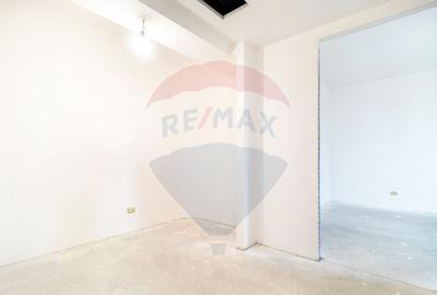 Apartament cu 3 camere de vanzare in zona Damaroaia - Pet... - 12