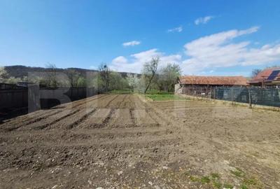 Teren de 5470 mp, în Central - 4