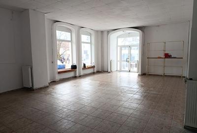 Spațiu comercial, de 130 mp, în Central - 9