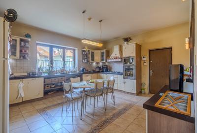 Casă individuală cu 10 camere cu Canalizare în Central - 5