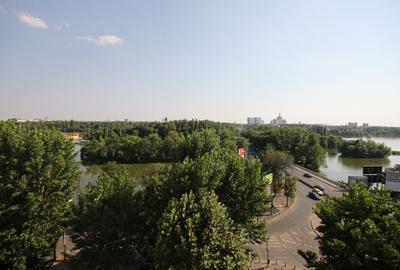 Apartament cu 3 camere decomandat în Băneasa - 2