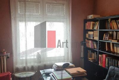 Apartament cu 3 camere semidecomandat în P-ța Romană - 1