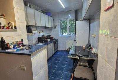 Vand apartament trei camere ,zona Aparatori Patriei!! - 3