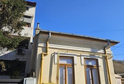 De vanzare 2 corpuri separate de casa 205mp si teren curte 390mp - 13