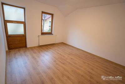 Duplex cu 3 camere cu Canalizare în Andrei Mureșanu - 12