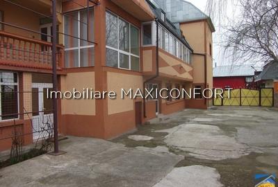 Casă cu 11 camere cu Garaj în Lacu Sărat - 2