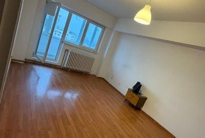 Apartament cu 2 camere decomandat în Traian