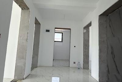 Casă cu 4 camere cu Teren 125 Mp în Central - 8