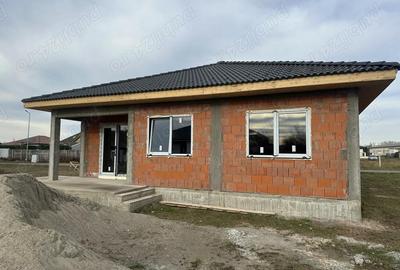 Casă cu Teren 560 Mp în Păulești - 8