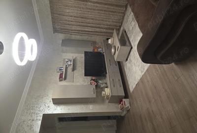 Apartament cu 3 camere semidecomandat în Giroc