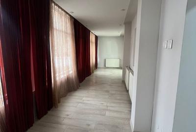 Apartament cu 3 camere în Central - 12