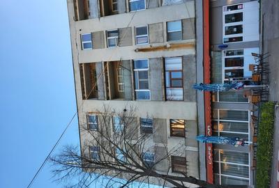 De vanzare apartament cu 3 camere etaj 3 in Parscov ,zona centrala! - 1