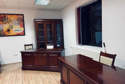 Spațiu comercial, de 40 mp, în Central - 3