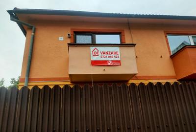 Casă cu 7 camere cu Canalizare în Răcădău